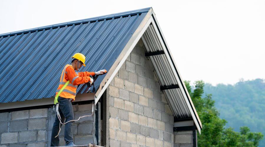 Expert Emergency Roof Repairs services in Montgomery, MN
